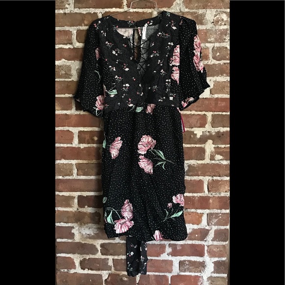 Exhilaration Black floral dress w. tie around belt - Picture 1 of 1